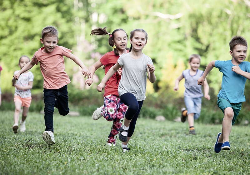 children running on the lawn