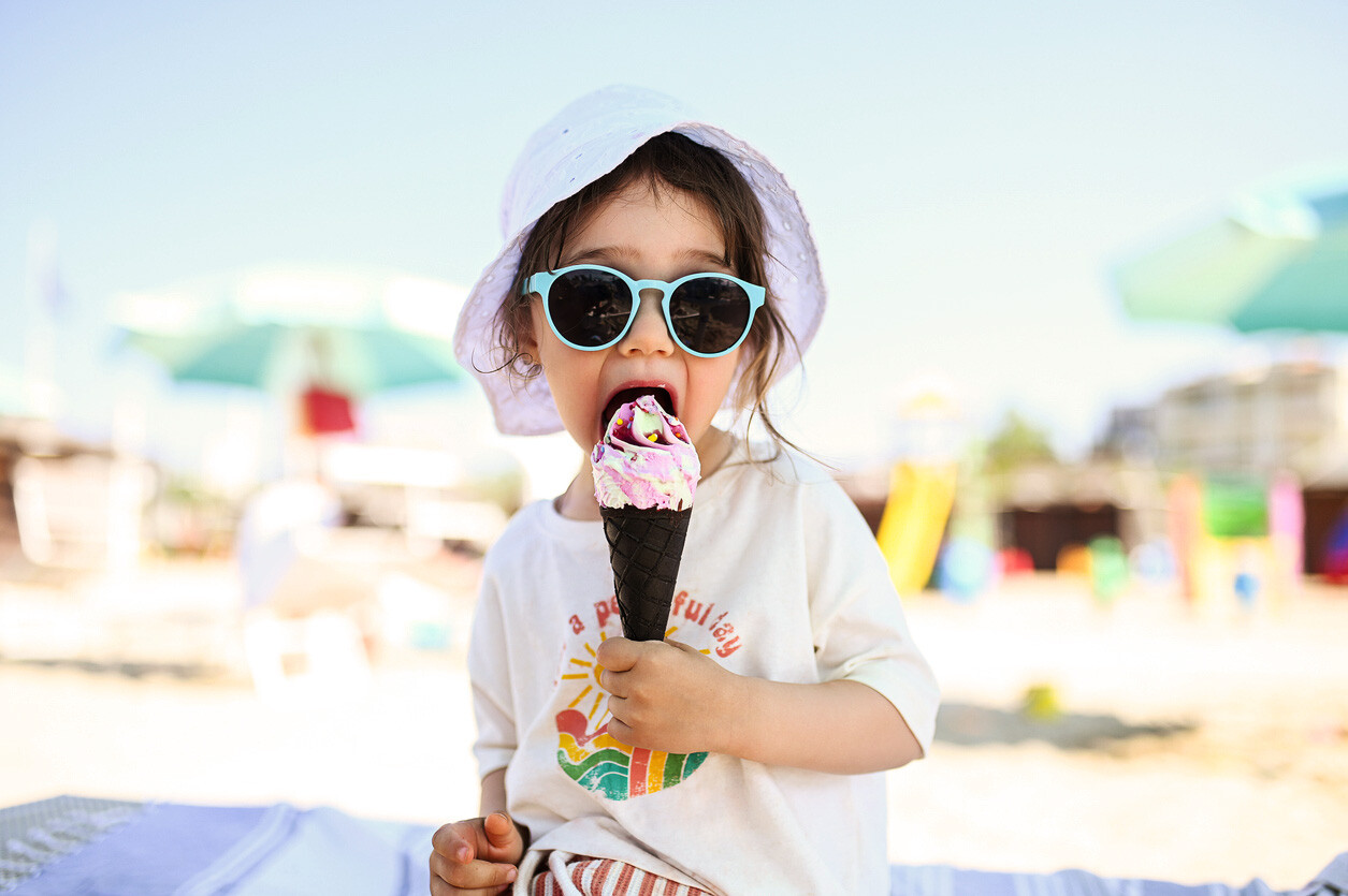 Girl_Summerbreak_icecream_family