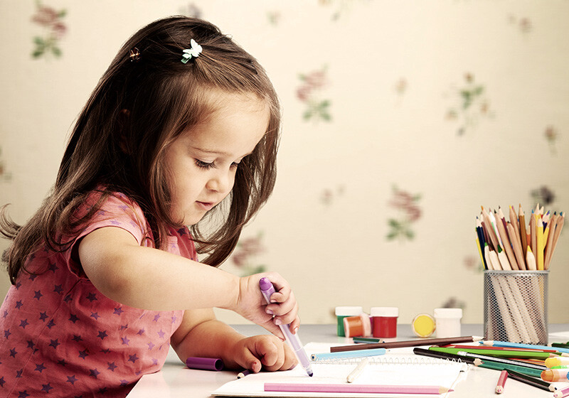 Girl_painting_childcare