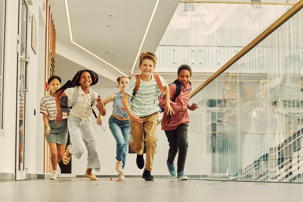 Kids_running_in_school_primaryschool